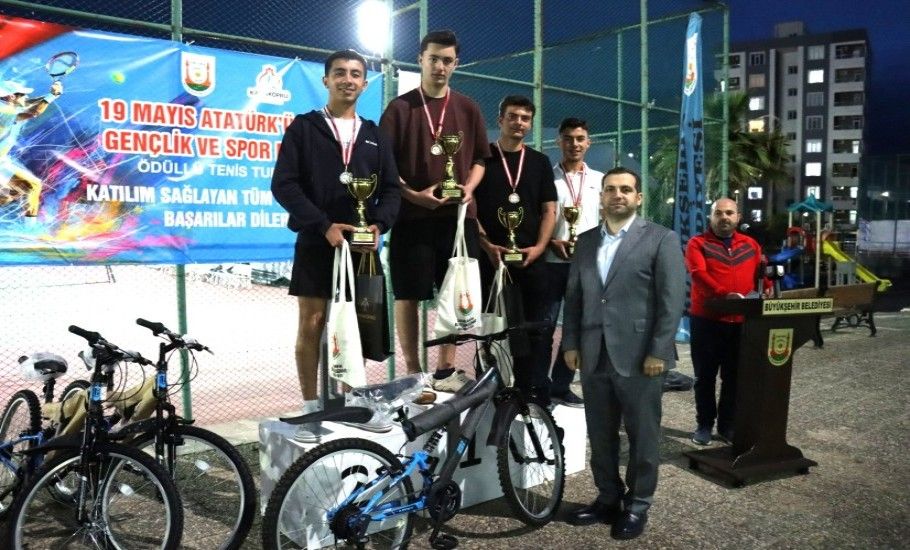 ŞANLIURFA’DA ÖDÜLLÜ TENİS TURNUVASI FİNALLE SONA ERDİ