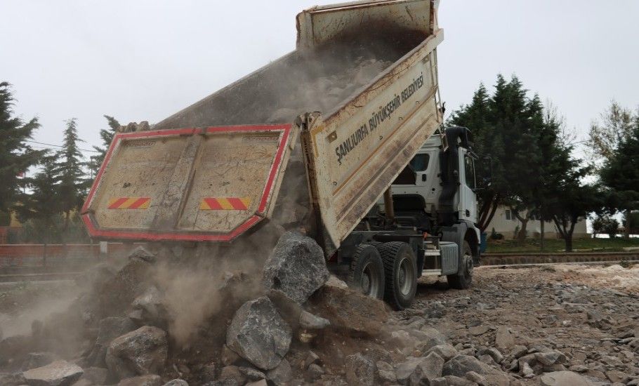 BÜYÜKŞEHİR’DEN ASRİ AİLE MEZARLIĞI'NA ULAŞIMI KOLAYLAŞTIRACAK HAMLE: 25 METRELİK YOL YAPILIYOR