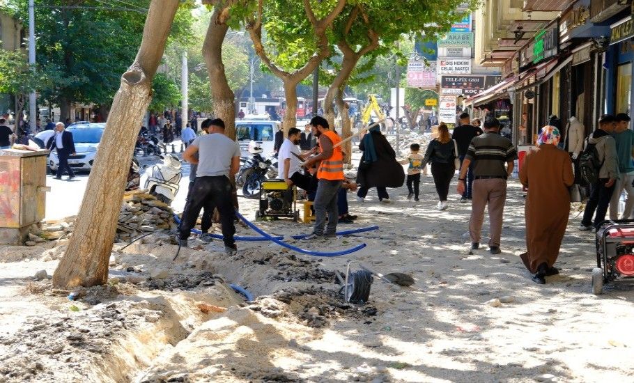 ŞANLIURFA'DA DİVANYOLU YAYALAŞTIRMA PROJESİ İLE TARİHİ BÖLGE CANLANIYOR