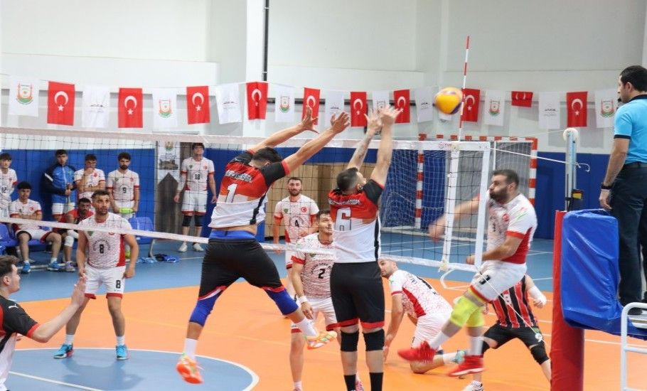 BÜYÜKŞEHİR BELEDİYESPOR, İKİ GALİBİYETLE ZİRVEYE YERLEŞTİ