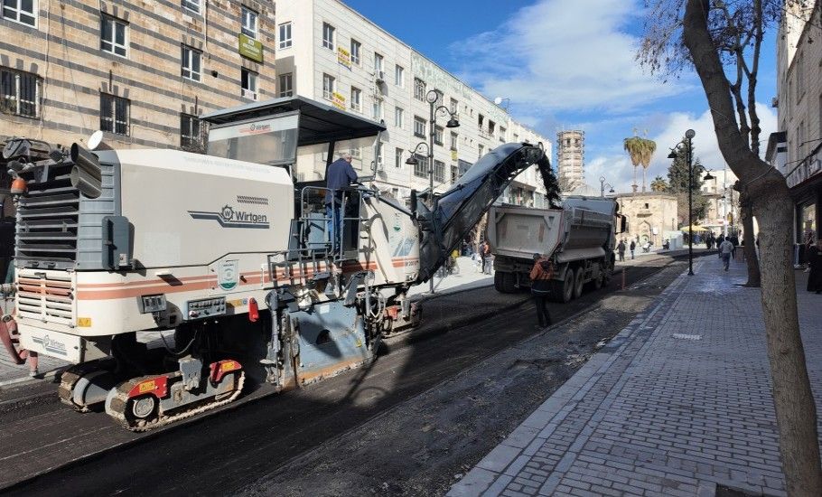 DİVANYOLU YAYALAŞTIRMA PROJESİNDE ASFALT ÖNCESİ ZEMİN ÇALIŞMASI YAPILIYOR