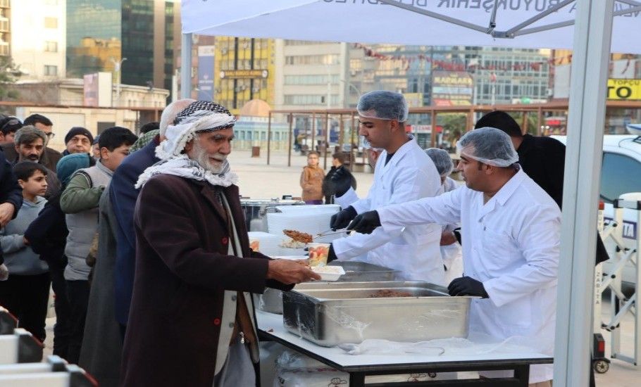 BÜYÜKŞEHİR’İN İFTAR ÇADIRINDA İLK ORUÇLAR AÇILDI