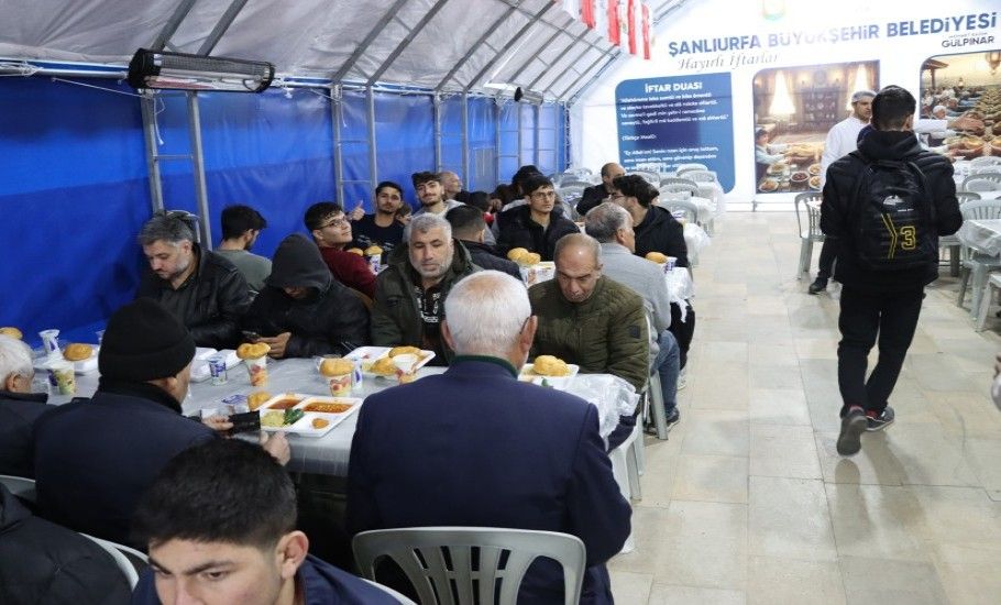 7’DEN 70’E HERKES BÜYÜKŞEHİR’İN İFTAR ÇADIRILARINDA BULUŞTU