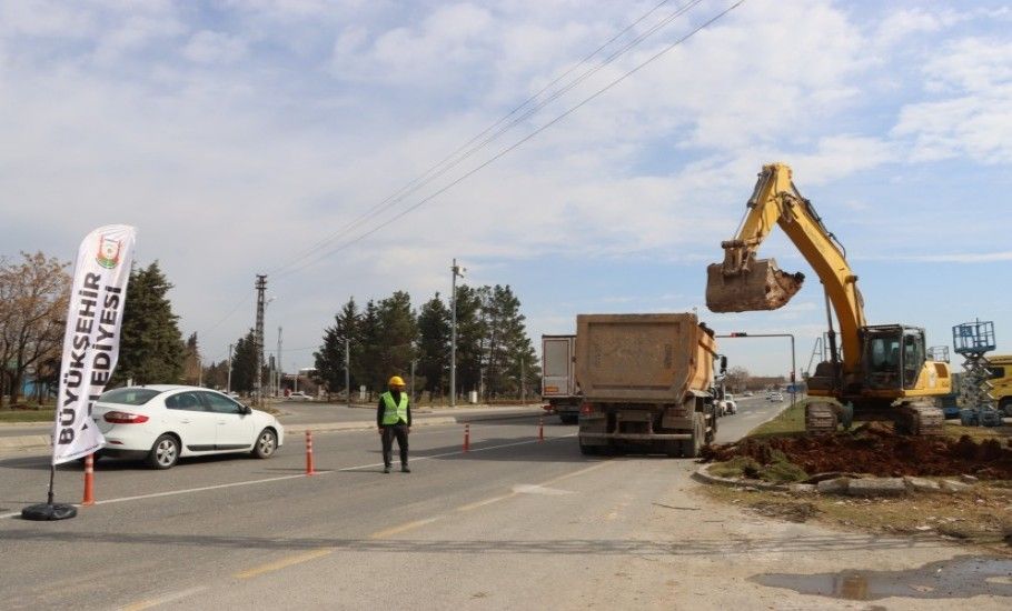 BAŞKAN GÜLPINAR’DAN ULAŞIMDA DEVRİM: EVREN SANAYİ SİTESİNDE İKİ ADET KATLI KÖPRÜLÜ KAVŞAK İNŞAATI BAŞLADI