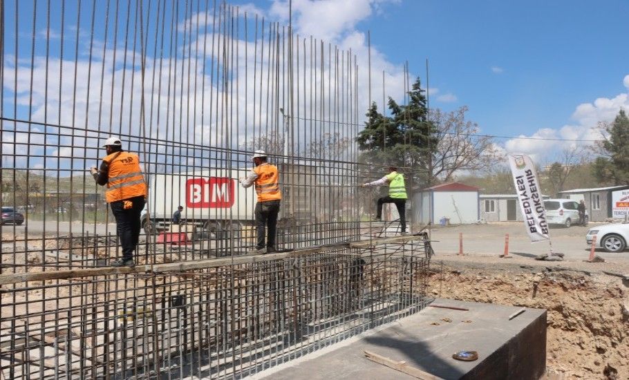 EVREN SANAYİ SİTESİ’NDE KATLI KÖPRÜLÜ KAVŞAK PROJESİ HIZLA İLERLİYOR