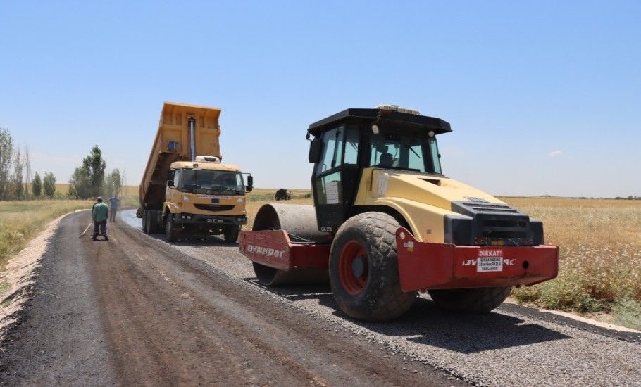 BÜYÜKŞEHİR, EYYÜBİYE KIRSALINDA YOL STANDARTLARINI YÜKSELTİYOR