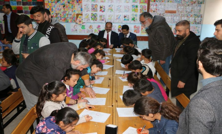 Dunya Tiyatrolar Gunu Nde Cocuklara Karagoz Ve Hacivat Oyunu